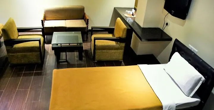 Landmark Hotel Chandigarh 2*,