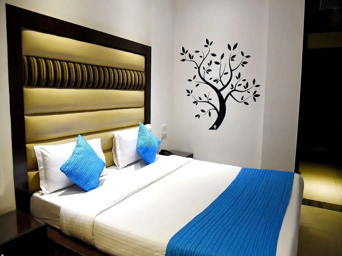 Landmark Hotel Chandigarh 2*,